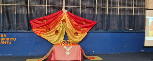 Celebración de Pentecostés en el colegio Santa Eufrasia de Concepción