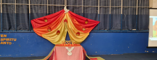 Celebración de Pentecostés en el colegio Santa Eufrasia de Concepción