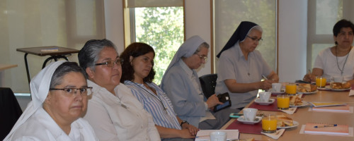 Hermanas Francisca Ponce y Adela Reyes participan en charla organizada por la facultad de Teología de la UC